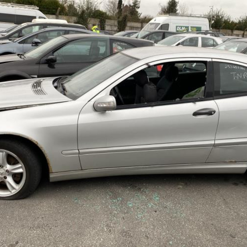 Feu arriere principal droit (feux) MERCEDES CLASSE C 203 COUPE SPORT Photo n°10