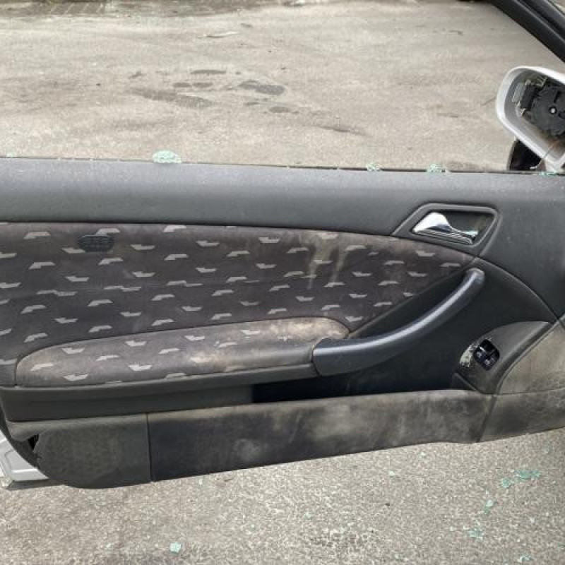 Feu arriere principal droit (feux) MERCEDES CLASSE C 203 COUPE SPORT Photo n°13
