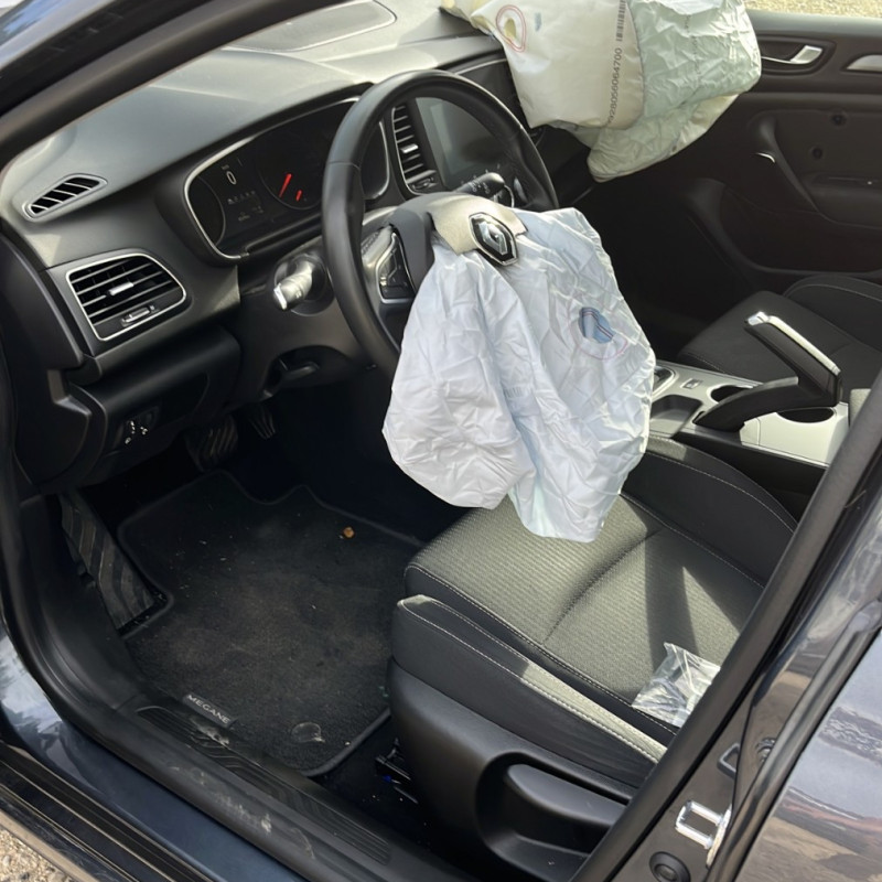 RENAULT MEGANE 4 PHASE 2 1.3i - 16V TURBO TCE 140 HYBRID E-TECH Photo n°7