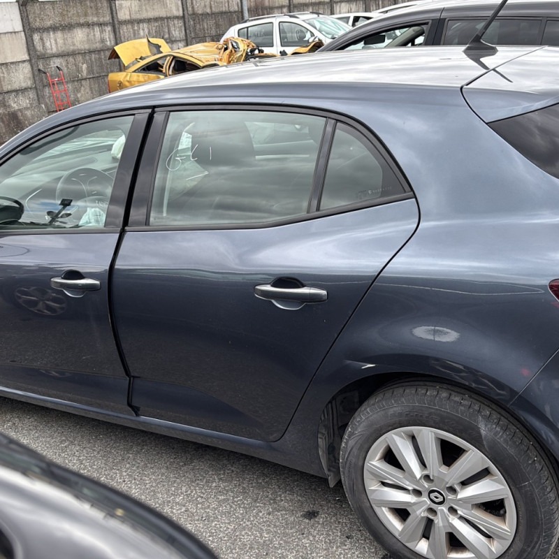 RENAULT MEGANE 4 PHASE 2 1.3i - 16V TURBO TCE 140 HYBRID E-TECH Photo n°18
