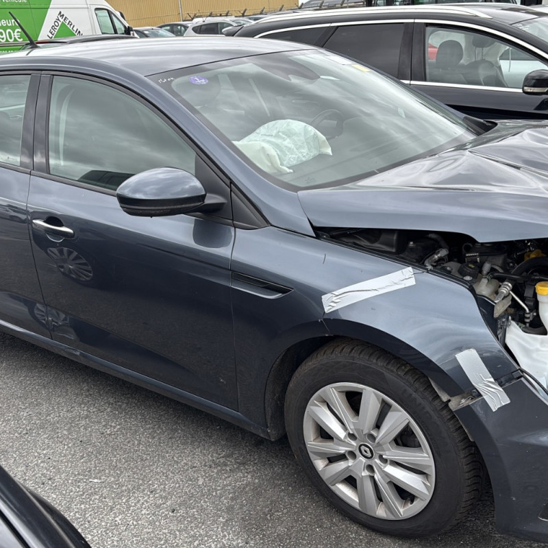 RENAULT MEGANE 4 PHASE 2 1.3i - 16V TURBO TCE 140 HYBRID E-TECH Photo n°19