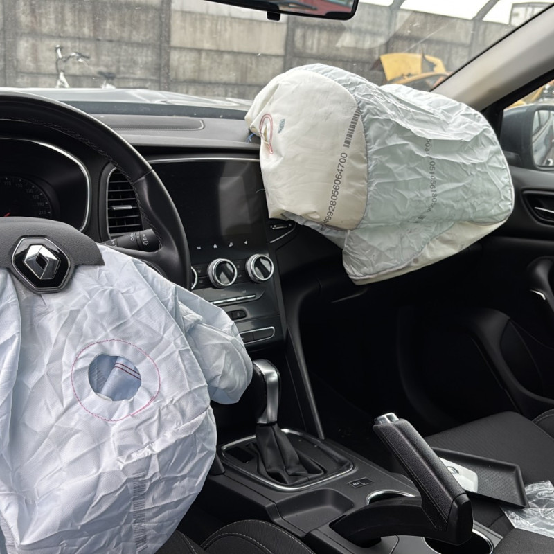 RENAULT MEGANE 4 PHASE 2 1.3i - 16V TURBO TCE 140 HYBRID E-TECH Photo n°26