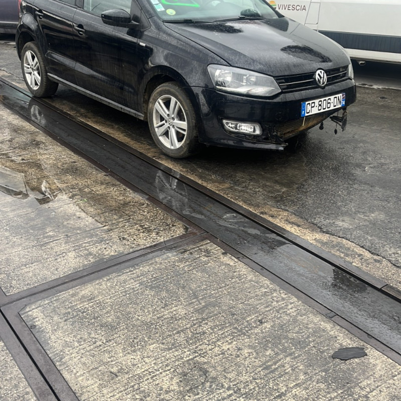 VOLKSWAGEN POLO 5 PHASE 1 1.6 TDI - 16V TURBO Photo n°2