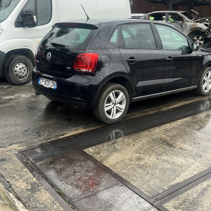 VOLKSWAGEN POLO 5 PHASE 1 1.6 TDI - 16V TURBO Photo n°3