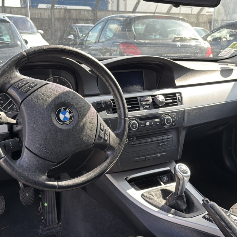 BMW SERIE 3 E90 PHASE 2 316d 2.0D - 16V TURBO Photo n°14