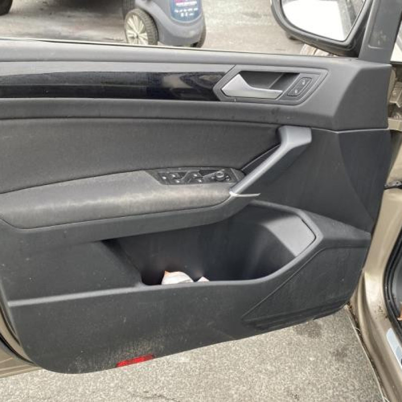 Feu arriere secondaire droit (feux) VOLKSWAGEN TOURAN 3 Photo n°16