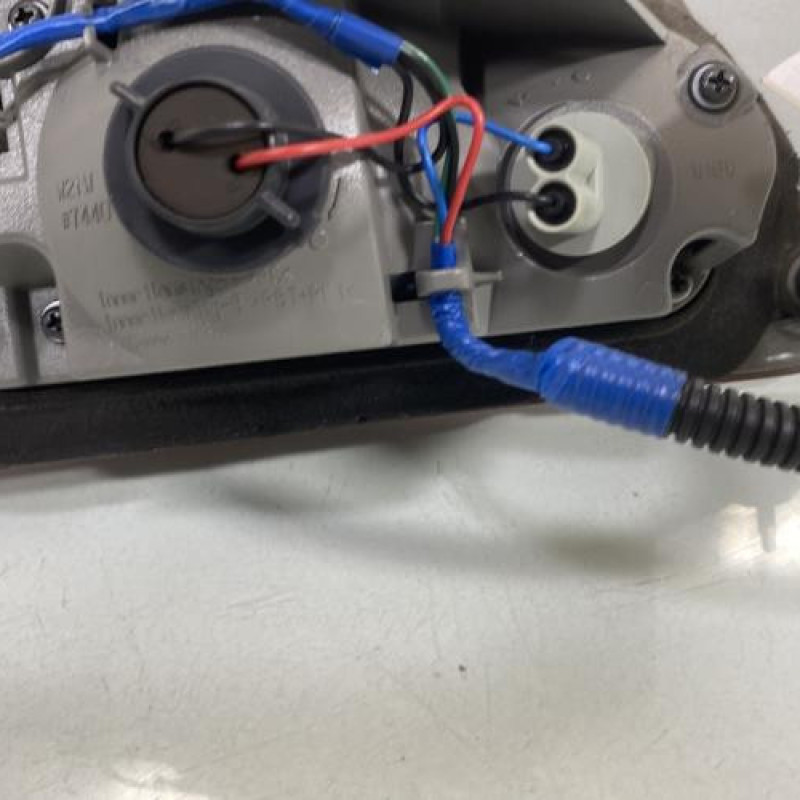 Feu arriere secondaire droit (feux) LEXUS IS 2 Photo n°4