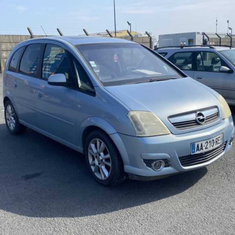 Anti brouillard arriere gauche OPEL MERIVA A Photo n°4