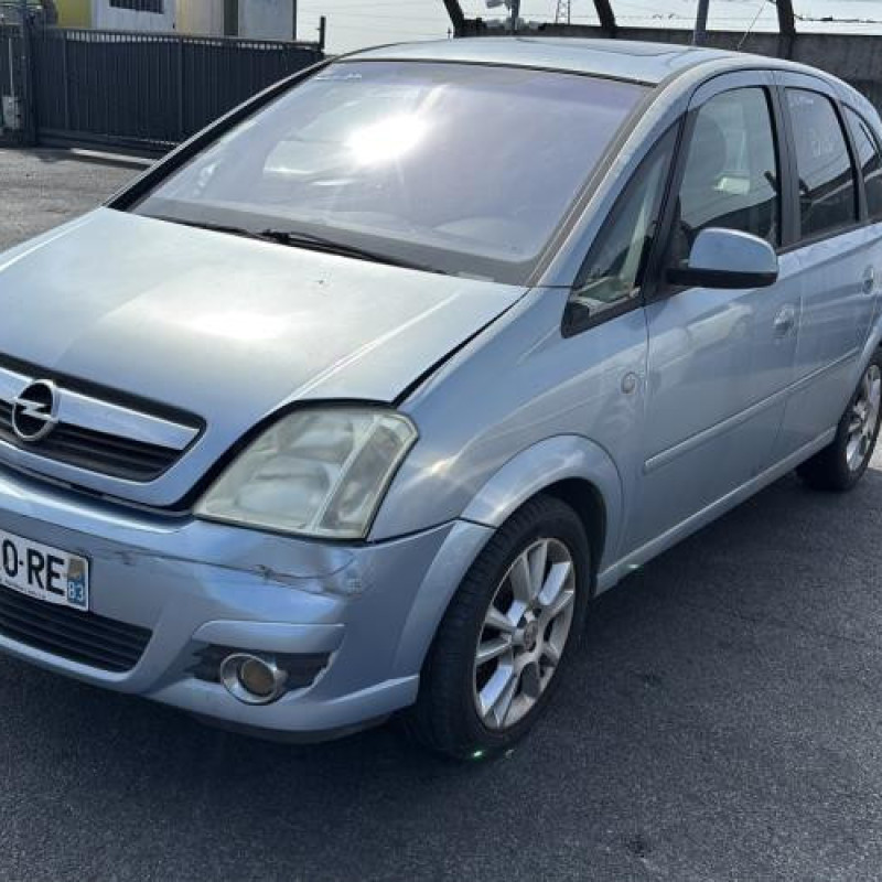 Anti brouillard arriere gauche OPEL MERIVA A Photo n°5
