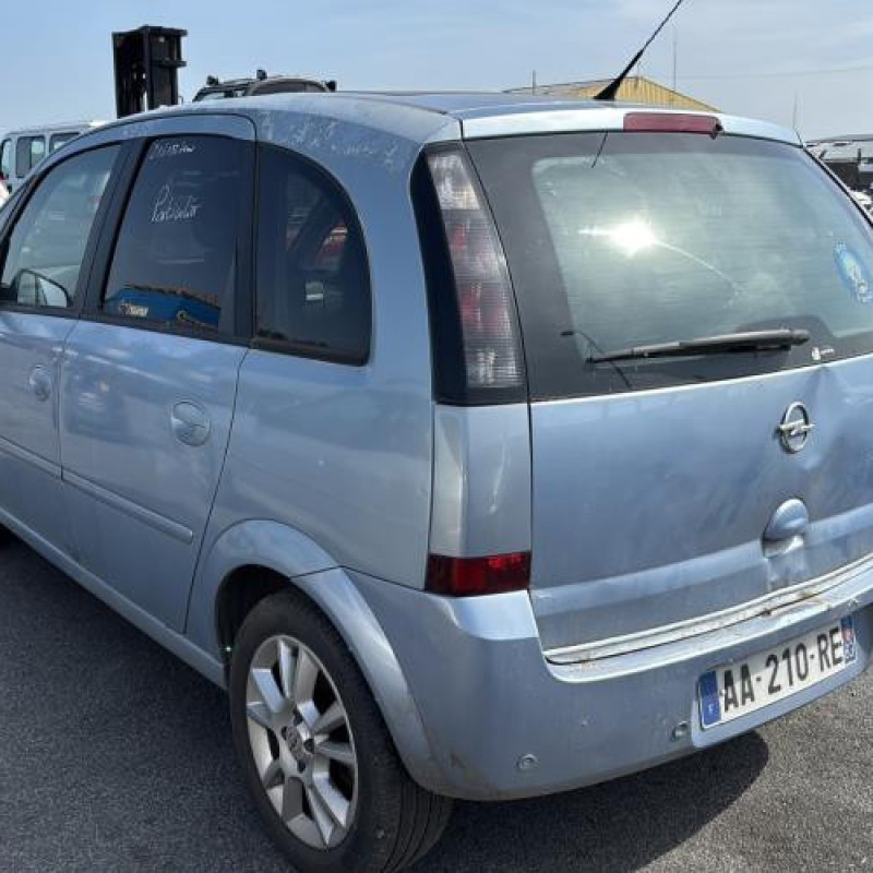 Anti brouillard arriere gauche OPEL MERIVA A Photo n°8