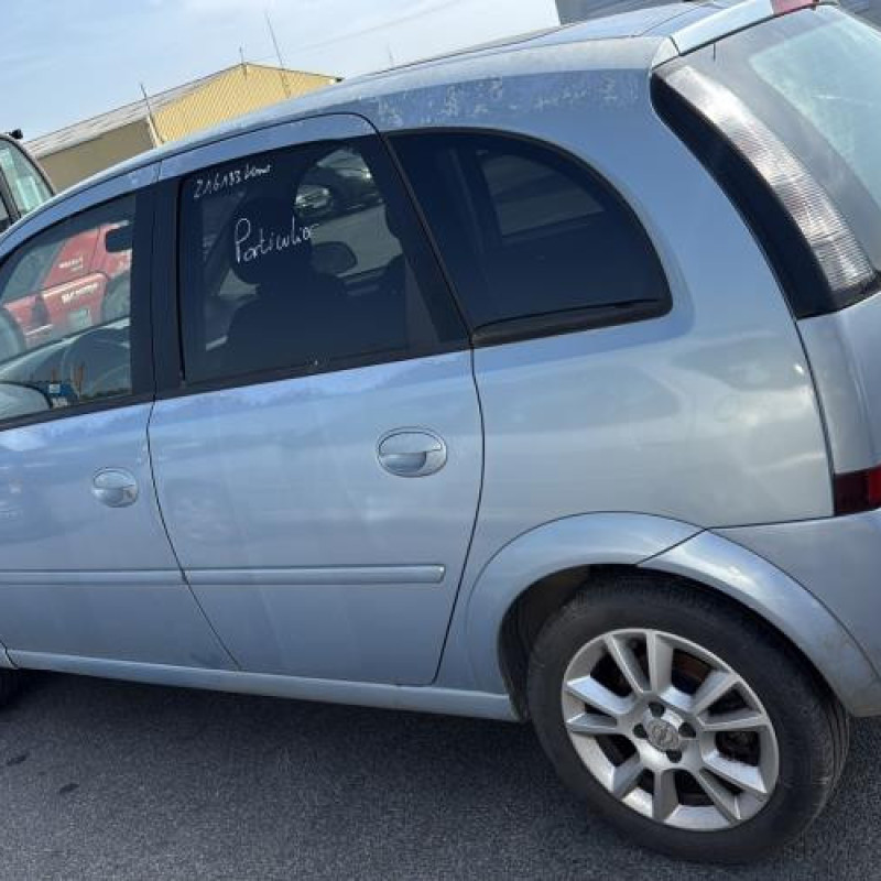 Anti brouillard arriere gauche OPEL MERIVA A Photo n°10