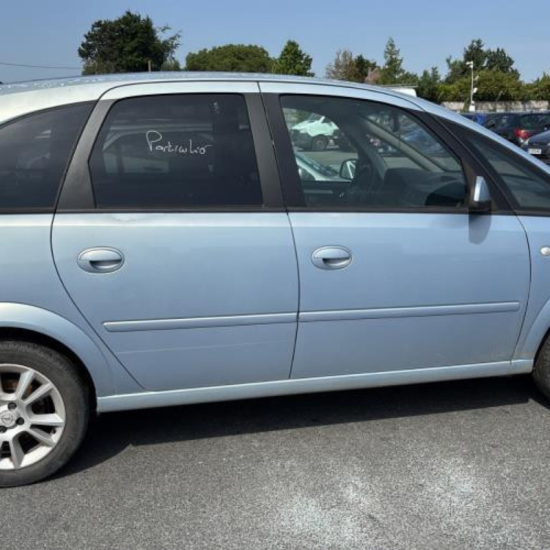Anti brouillard arriere gauche OPEL MERIVA A Photo n°11