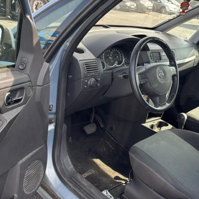 Anti brouillard arriere gauche OPEL MERIVA A Photo n°13