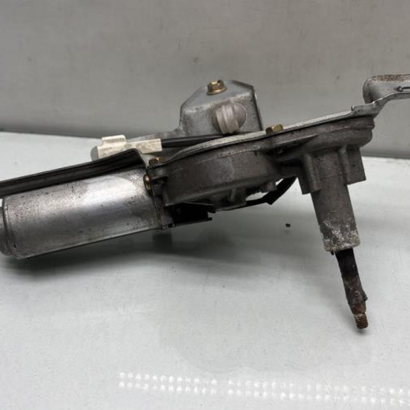 Moteur essuie glace arriere TOYOTA YARIS 1 Photo n°4