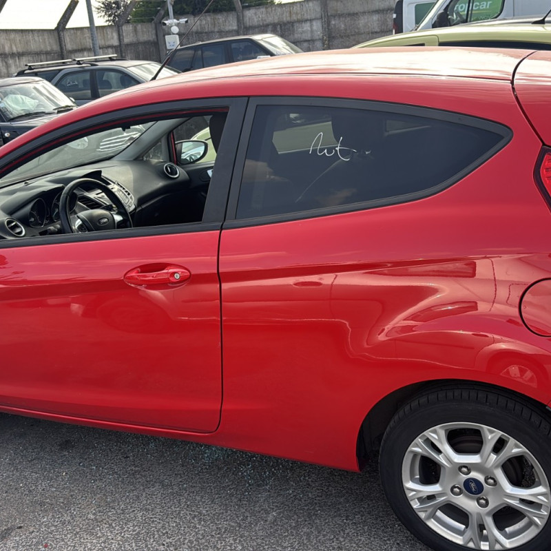 FORD FIESTA 6 PHASE 2 1.25i - 16V Photo n°8