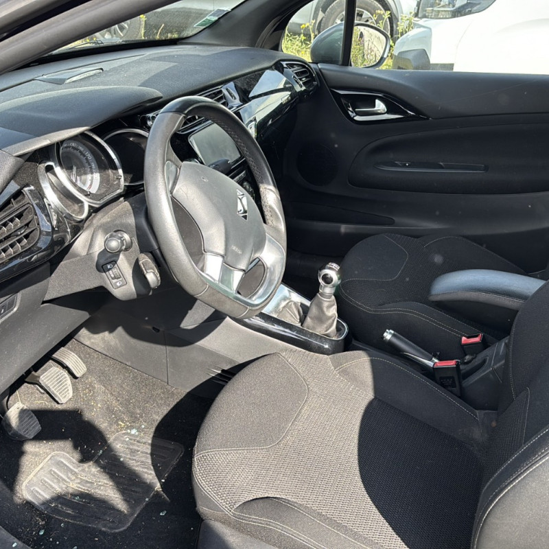 DS DS3 CABRIOLET PHASE 2 1.2 VTI - 12V Photo n°5