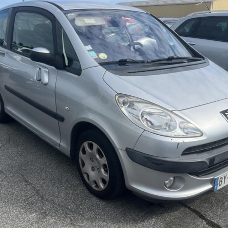 PEUGEOT 1007 1.4i - 8V Photo n°1