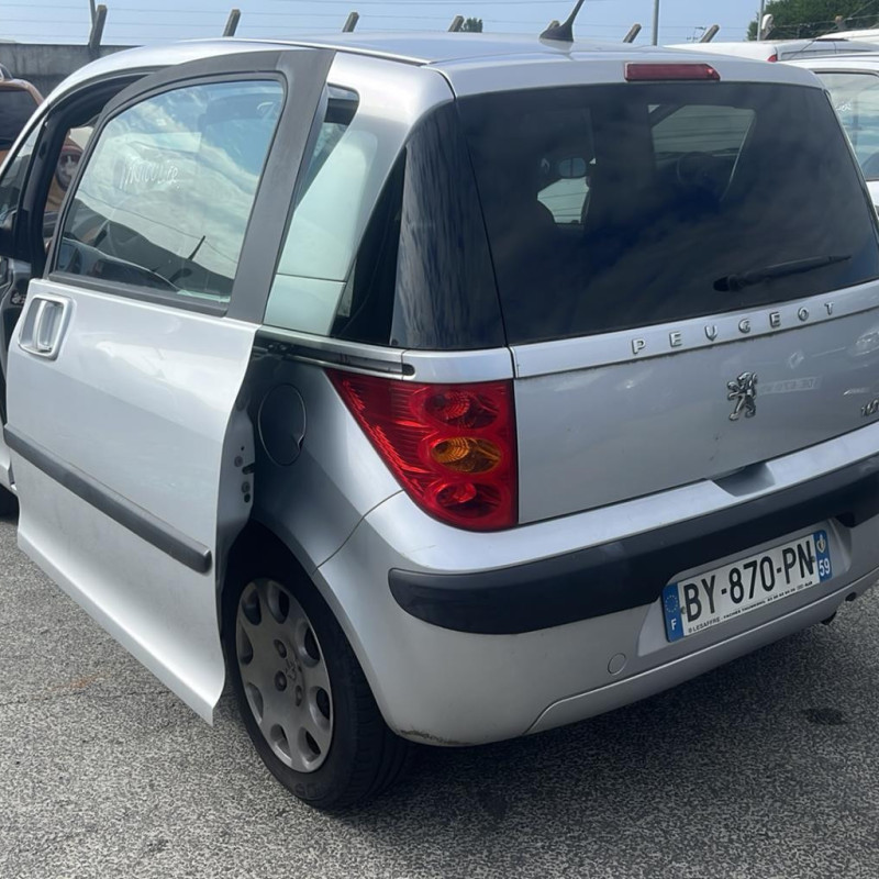PEUGEOT 1007 1.4i - 8V Photo n°4