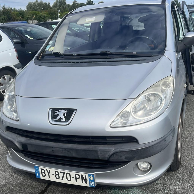 PEUGEOT 1007 1.4i - 8V Photo n°17
