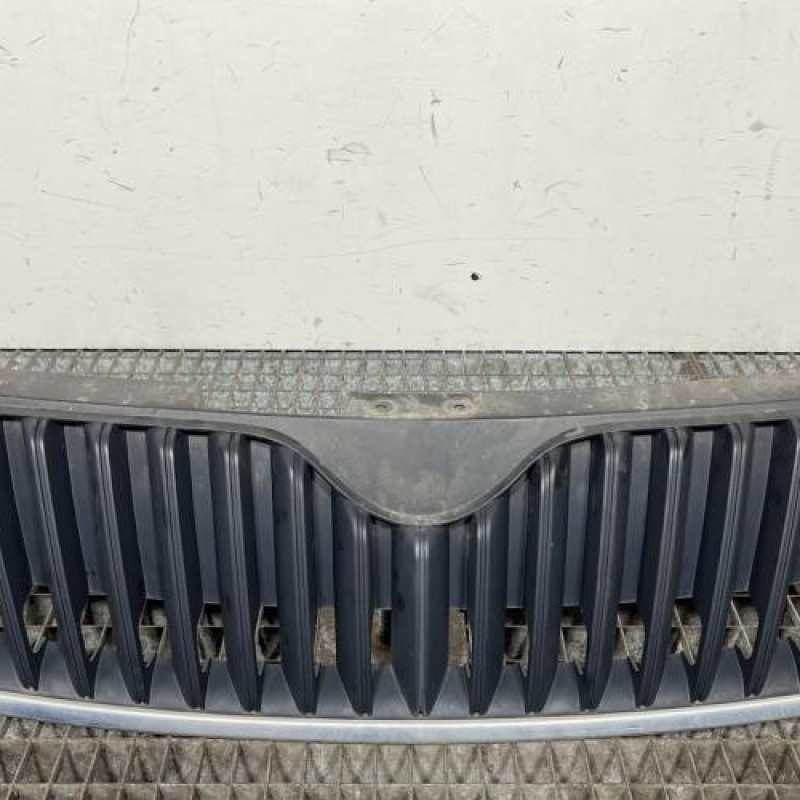 Calandre SKODA SUPERB 2 Photo n°1