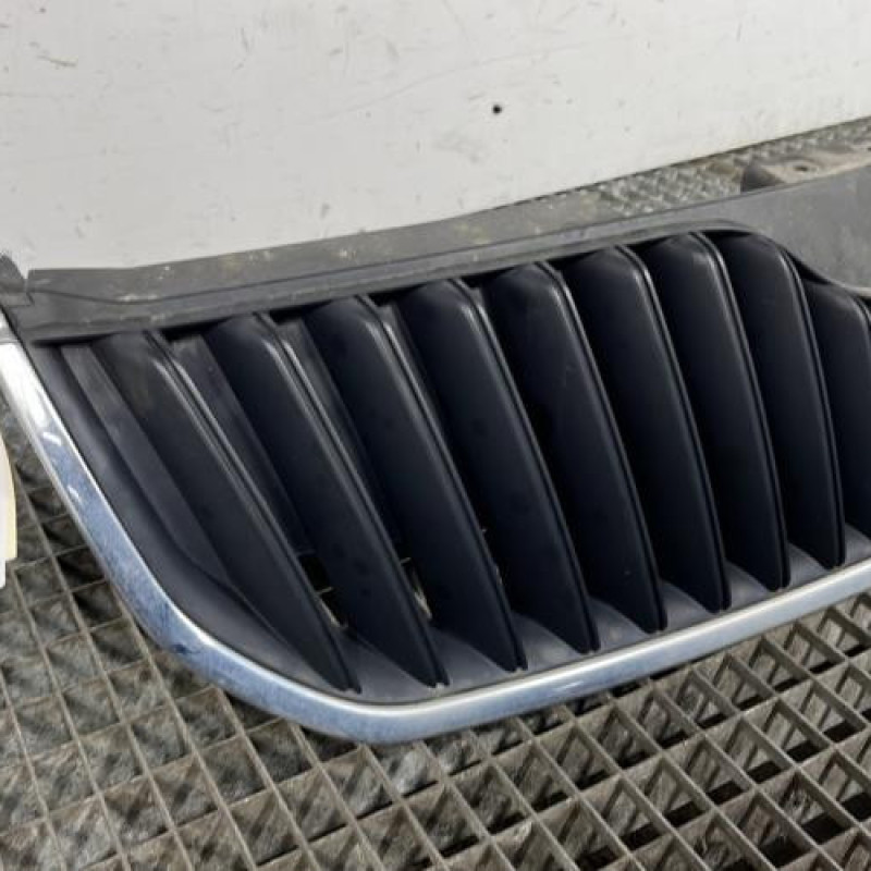 Calandre SKODA SUPERB 2 Photo n°3