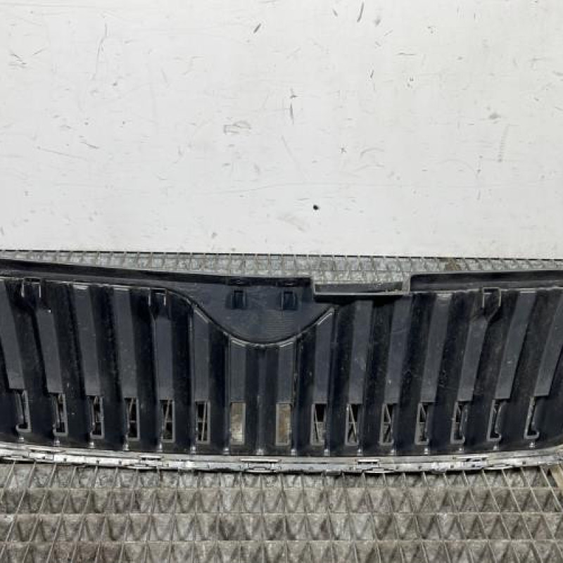 Calandre SKODA SUPERB 2 Photo n°4