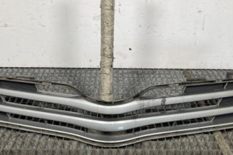 Calandre TOYOTA VERSO Photo n°1