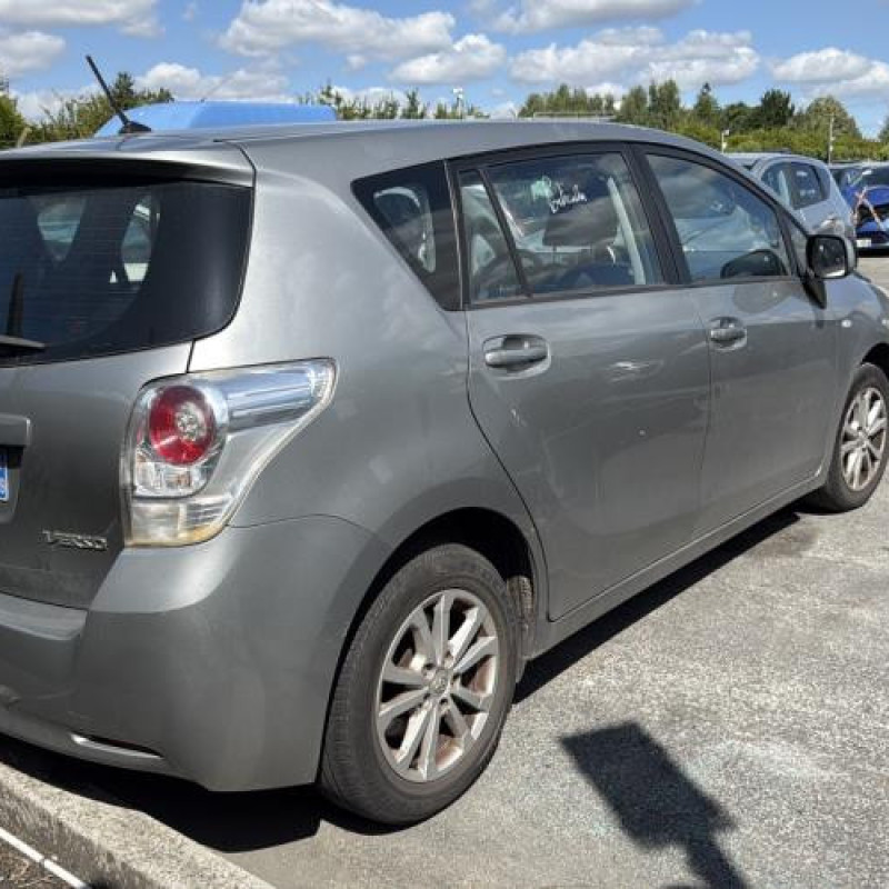 Calandre TOYOTA VERSO Photo n°7