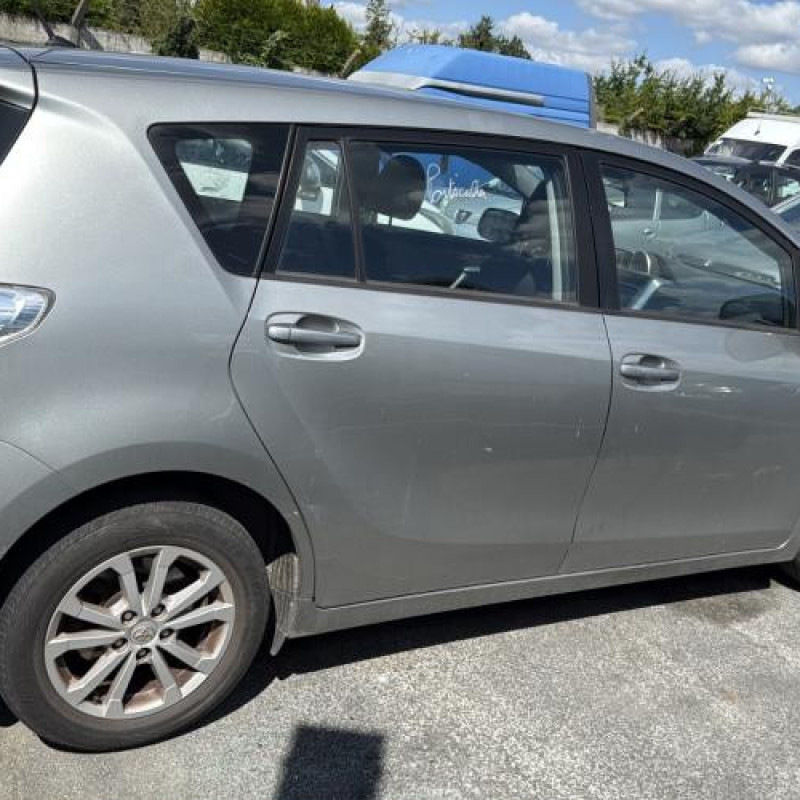 Calandre TOYOTA VERSO Photo n°11