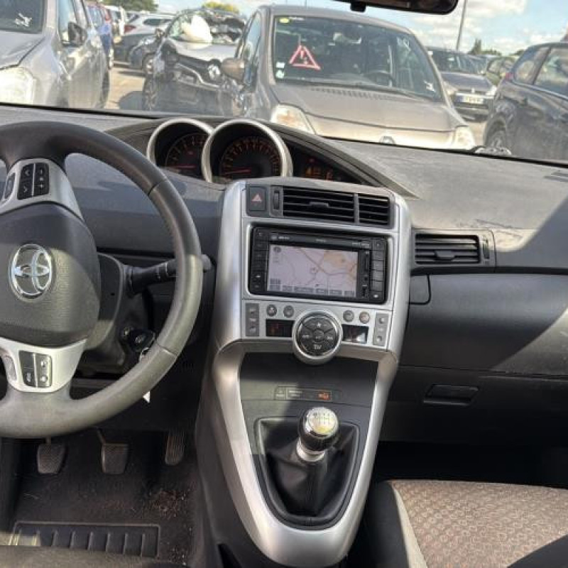 Calandre TOYOTA VERSO Photo n°16