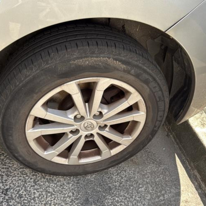 Calandre TOYOTA VERSO Photo n°18