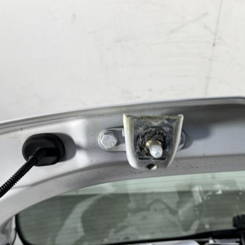 Malle/Hayon arriere CITROEN C3 3 Photo n°8