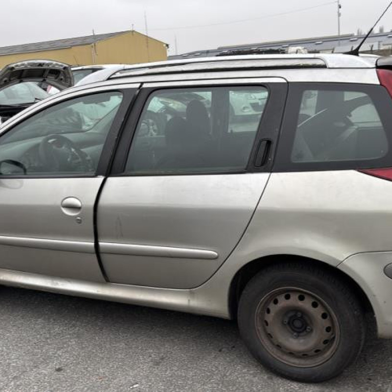 Malle/Hayon arriere PEUGEOT 206 Photo n°18