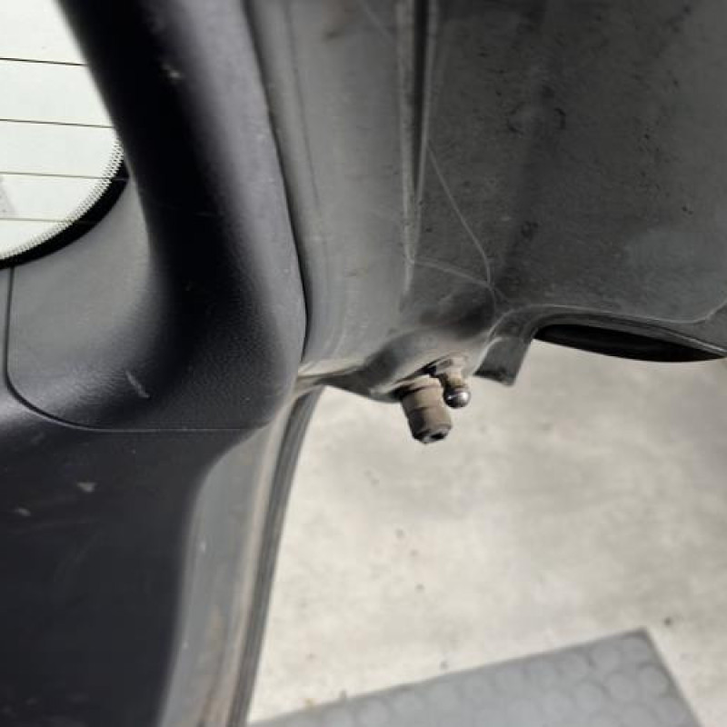 Malle/Hayon arriere TOYOTA VERSO Photo n°8