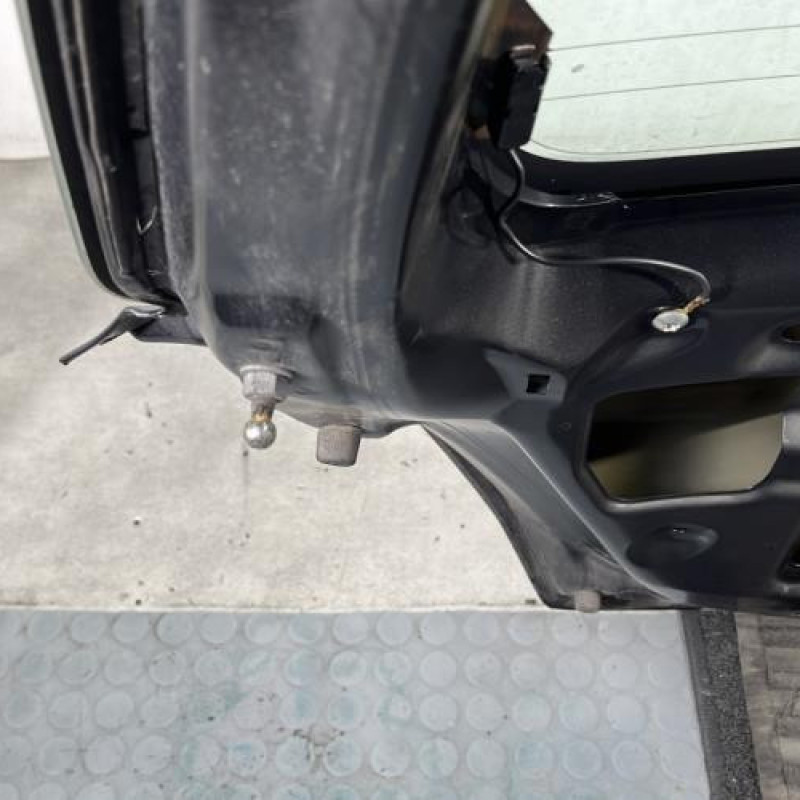 Malle/Hayon arriere SUZUKI SWIFT 3 Photo n°8