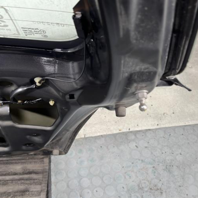 Malle/Hayon arriere SUZUKI SWIFT 3 Photo n°9