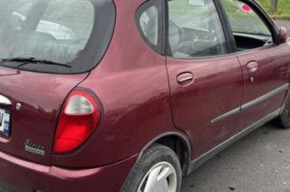 Malle/Hayon arriere DAIHATSU SIRION 1
