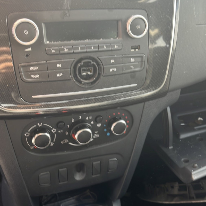 DACIA SANDERO 2 PHASE 2 1.0i - 12V SCE 100 Photo n°8