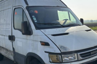 Vitre avant droit IVECO DAILY 3