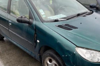 Pare choc avant PEUGEOT 206