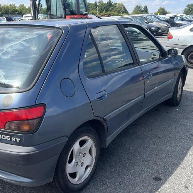 Malle/Hayon arriere PEUGEOT 306 Photo n°17