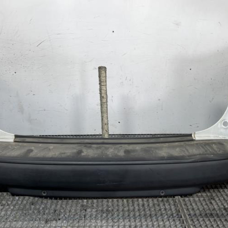 Pare choc arriere RENAULT CLIO 4 Photo n°1
