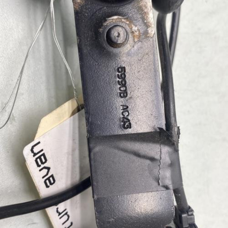 Attache ceinture avant gauche PEUGEOT 206 Photo n°3