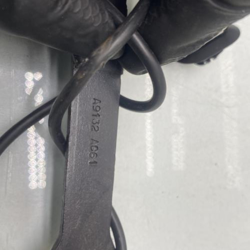 Attache ceinture avant gauche PEUGEOT 307 Photo n°4