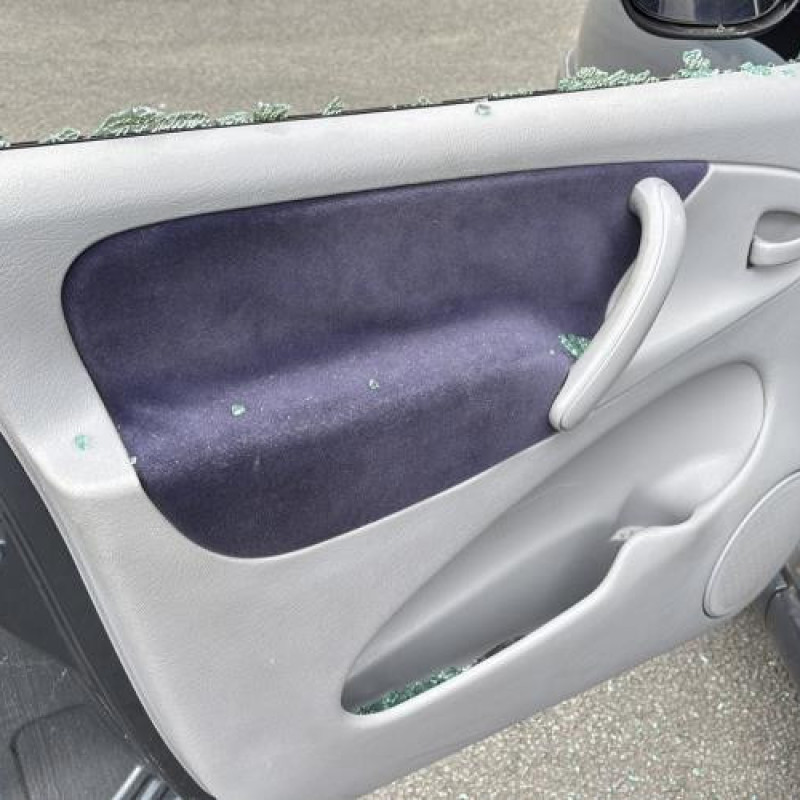 Porte avant droit CITROEN XSARA PICASSO Photo n°15