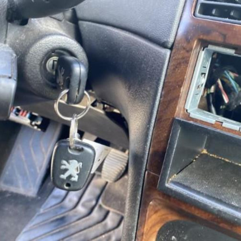 Aile avant gauche PEUGEOT 307 Photo n°8