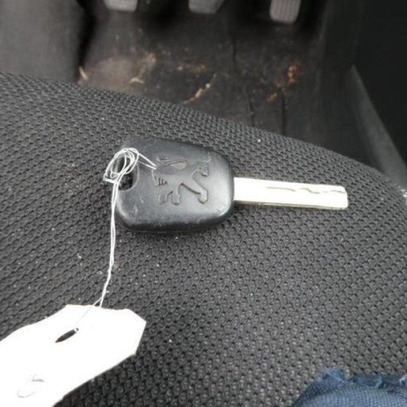 Baguette de coffre PEUGEOT 207 Photo n°6