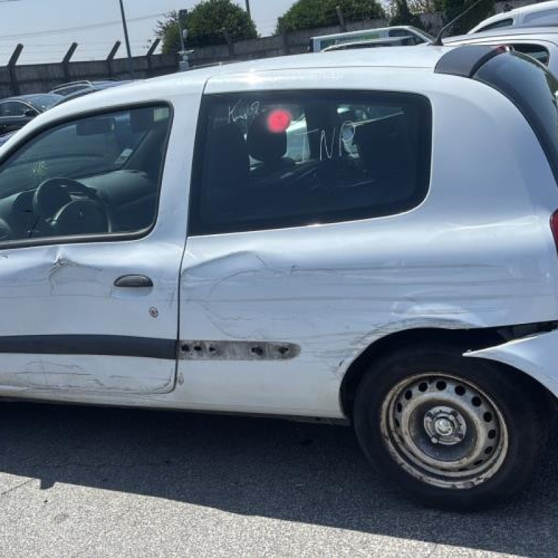Feu arriere principal droit (feux) RENAULT CLIO 2 Photo n°11