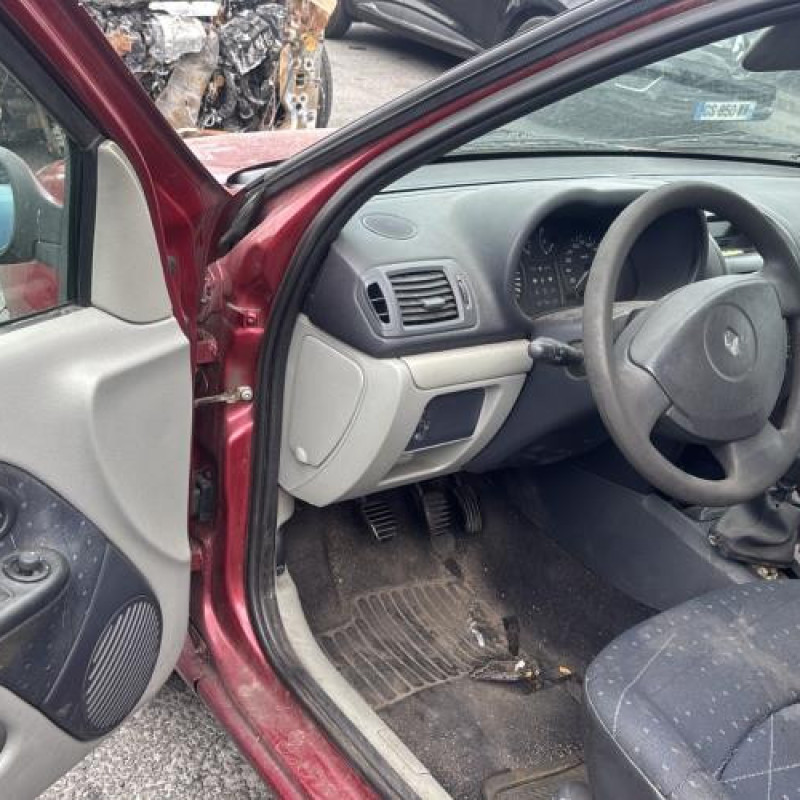 Porte avant droit RENAULT CLIO 2 Photo n°16