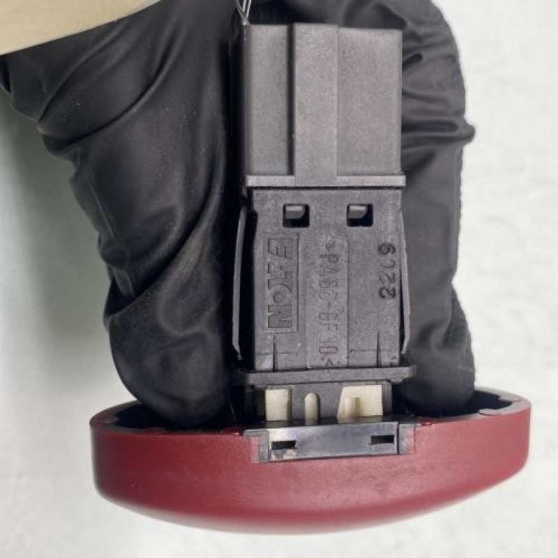 Bouton de warning PEUGEOT 206 Photo n°4